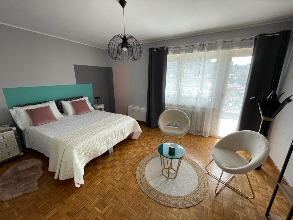 Charming Penthouse Near Apartment