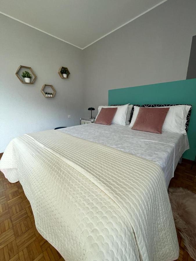 Charming Penthouse Near *