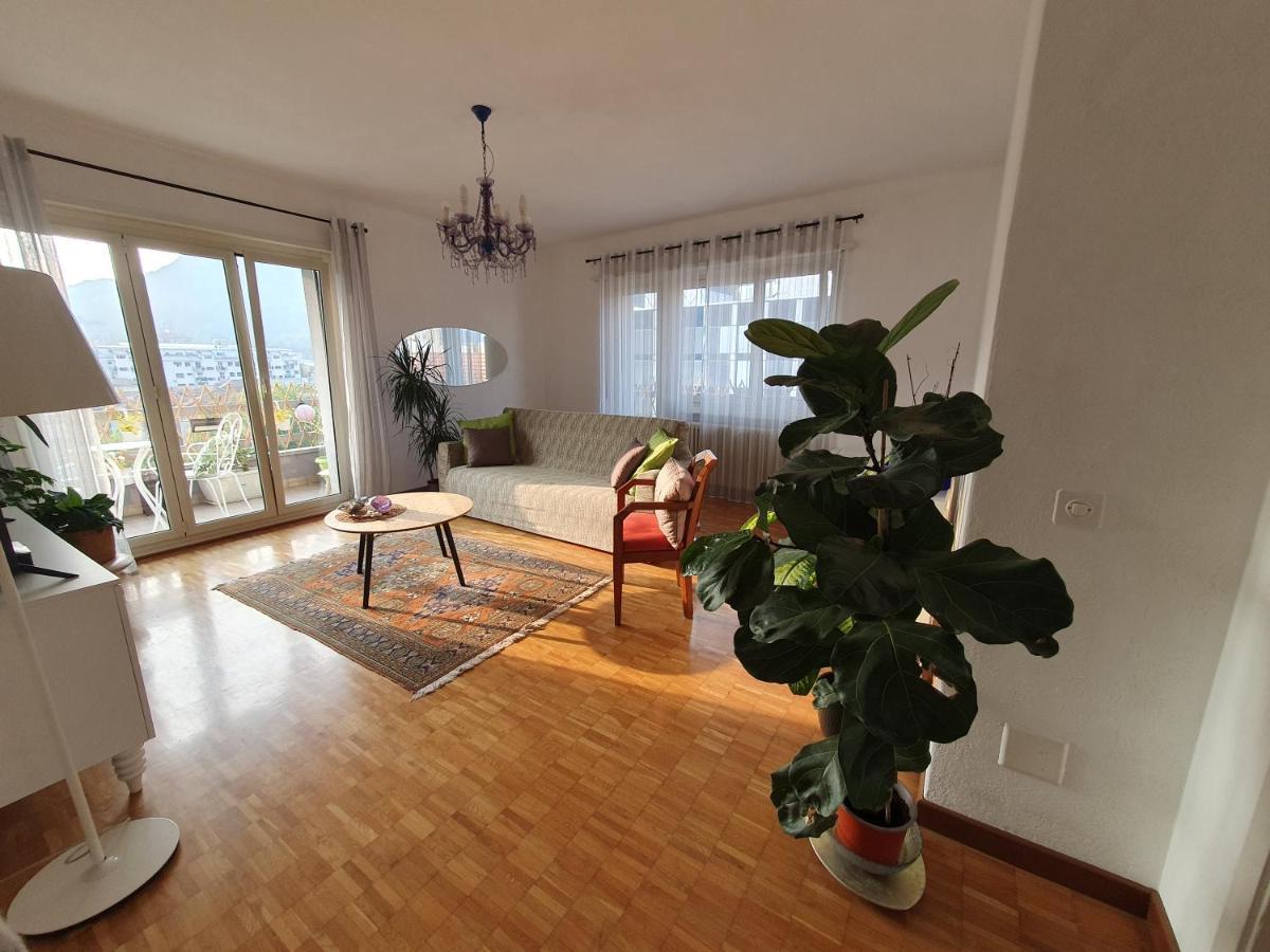 Charming Penthouse Near *