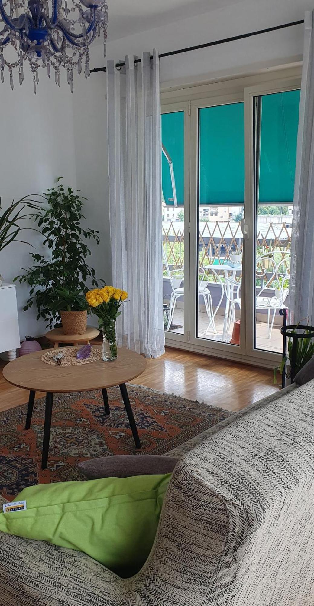 Charming Penthouse Near *